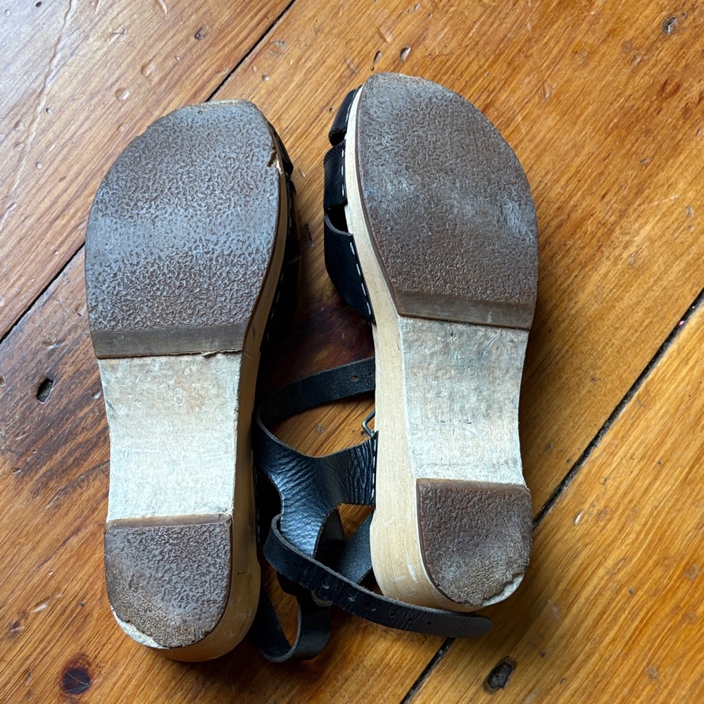 Swedish Hasbeens Black Leather Mules - Picture 7 of 9